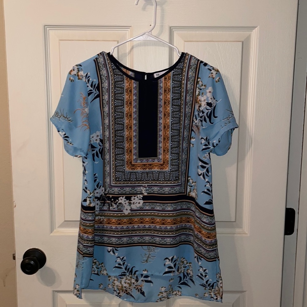 DR2 Asian inspired top. Color: Multi. Size: Small.